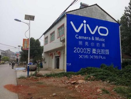龙山刷墙广告和喷绘墙体广告哪个效果好？