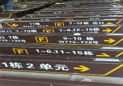 龙山广告标识中，常见的几种安装方式。