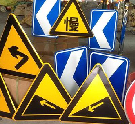 龙山标识标牌中颜色的确定是很重要的。