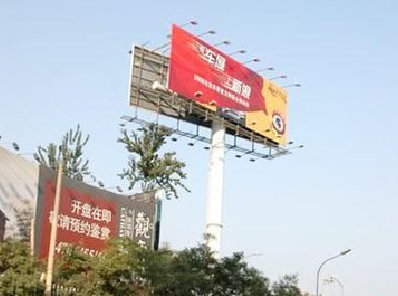 龙山户外广告怎么做才能让人一眼记住？